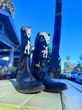 Load image into Gallery viewer, Vintage LARRY MAHAN RODEO CACTUS BLACK COWGIRL COWBOY WESTERN BOOTS- 8