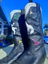 Load image into Gallery viewer, Vintage LARRY MAHAN RODEO CACTUS BLACK COWGIRL COWBOY WESTERN BOOTS- 8