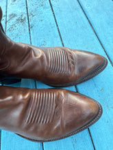 Load image into Gallery viewer, Classic Brown Cowboy Boots
