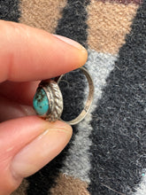 Load image into Gallery viewer, 1970s Classic Turquoise Stone Ring
