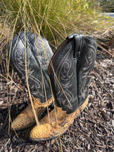 Load image into Gallery viewer, Vintage Snakeskin Cowboy Boots
