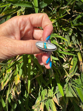 Load image into Gallery viewer, Vintage Mother of Pearl Turquoise Stripe Ring
