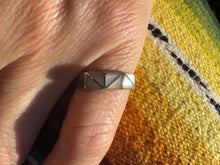 Load image into Gallery viewer, Mother of Pearl Inlay Ring
