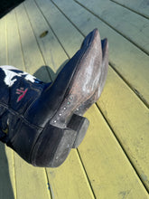 Load image into Gallery viewer, Vintage LARRY MAHAN RODEO CACTUS BLACK COWGIRL COWBOY WESTERN BOOTS- 8
