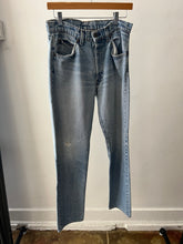 Load image into Gallery viewer, Pefectly Worn Big E Levis- Size 30 x 32
