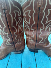 Load image into Gallery viewer, Classic Brown Cowboy Boots
