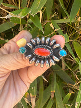 Load image into Gallery viewer, Vintage Coral Middle Turquoise Ring
