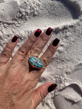 Load image into Gallery viewer, Mother of Pearl Inlay Flower Ring
