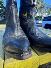 Load image into Gallery viewer, Vintage LARRY MAHAN RODEO CACTUS BLACK COWGIRL COWBOY WESTERN BOOTS- 8
