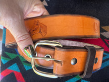 Load image into Gallery viewer, Vintage Western Horseshoe and Horse Leather Belt

