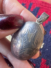 Load image into Gallery viewer, Oval Locket Necklace
