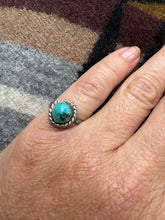 Load image into Gallery viewer, 1970s Classic Turquoise Stone Ring
