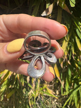 Load image into Gallery viewer, 1970s Flower Sterling Silver Ring
