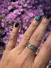 Load image into Gallery viewer, Cutout Heart Ring
