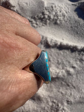 Load image into Gallery viewer, Mother of Pearl Inlay Flower Ring
