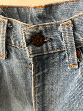 Load image into Gallery viewer, Pefectly Worn Levis Orange Tab- Size 31 x 30
