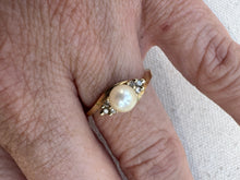Load image into Gallery viewer, 14k Gold Pearl Diamond Heart Ring
