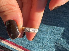 Load image into Gallery viewer, Mother of Pearl Inlay Ring
