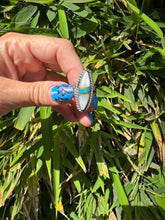 Load image into Gallery viewer, Vintage Mother of Pearl Turquoise Stripe Ring
