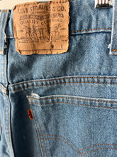 Load image into Gallery viewer, Pefectly Worn Levis Orange Tab- Size 31 x 30
