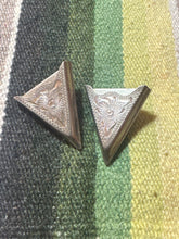 Load image into Gallery viewer, Sterling Silver Overlay Embossed Collar Tips
