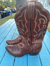 Load image into Gallery viewer, Classic Brown Cowboy Boots
