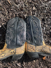 Load image into Gallery viewer, Vintage Snakeskin Cowboy Boots
