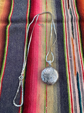 Load image into Gallery viewer, Round Circle Locket Necklace
