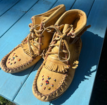 Load image into Gallery viewer, Leather Beaded Moccasins Boots -Size 7
