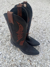 Load image into Gallery viewer, Cowboy Black/Brown Leather Boots
