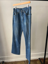 Load image into Gallery viewer, Pefectly Worn Levis 517 Orange Tab- Size 31
