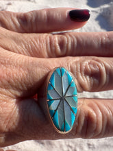Load image into Gallery viewer, Mother of Pearl Inlay Flower Ring
