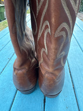 Load image into Gallery viewer, Classic Brown Cowboy Boots

