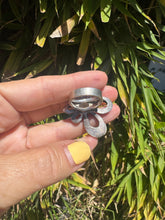 Load image into Gallery viewer, 1970s Flower Sterling Silver Ring
