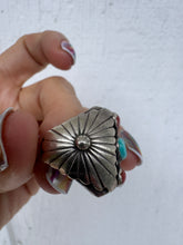 Load image into Gallery viewer, Vintage Navajo Turquoise and Coral Ring
