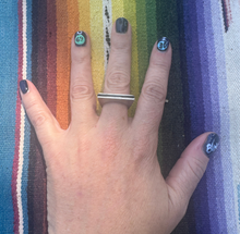 Load image into Gallery viewer, Vintage Sterling Avant Garde Square Bar Ring
