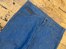 Load image into Gallery viewer, Move On Levis -Size 32
