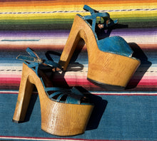 Load image into Gallery viewer, 1970s Platform 6&quot; Peep Toe Heels
