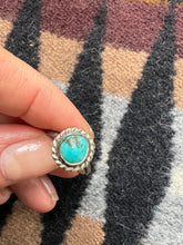 Load image into Gallery viewer, 1970s Classic Turquoise Stone Ring
