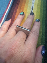 Load image into Gallery viewer, Vintage Sterling Avant Garde Square Bar Ring
