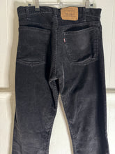 Load image into Gallery viewer, Levis Corduroy Pants
