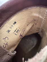 Load image into Gallery viewer, Vintage Mens Justin Brown Lace Up Ropers
