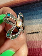 Load image into Gallery viewer, Vintage Flower Cutout Ring

