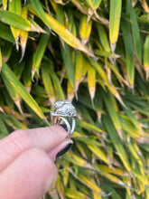 Load image into Gallery viewer, Navajo Solid Silver Rabbit Ring
