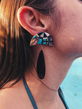 Load image into Gallery viewer, Santo Domingo Pueblo Tear Drop Earrings
