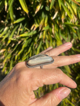 Load image into Gallery viewer, Mother of Pearl Feather Ring
