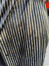 Load image into Gallery viewer, Striped Buttondown Shirt
